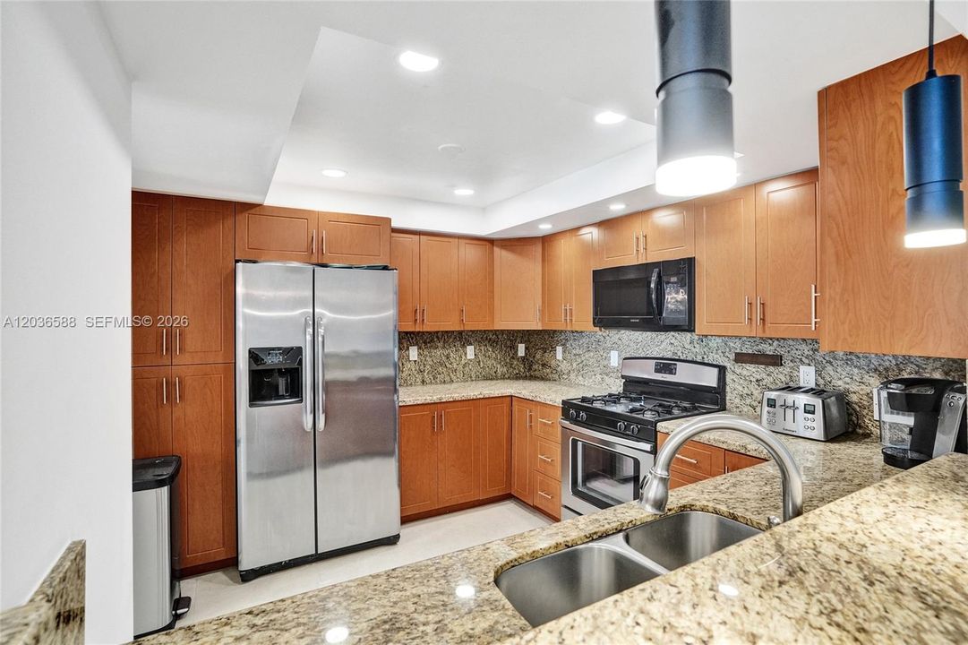 В аренду: $4,300 (2 спален, 2 ванн, 1312 Квадратных фут)