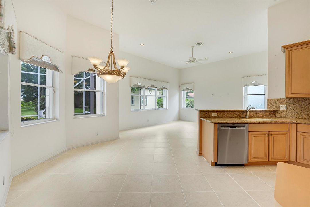 Kitchen/Breakfast Area
