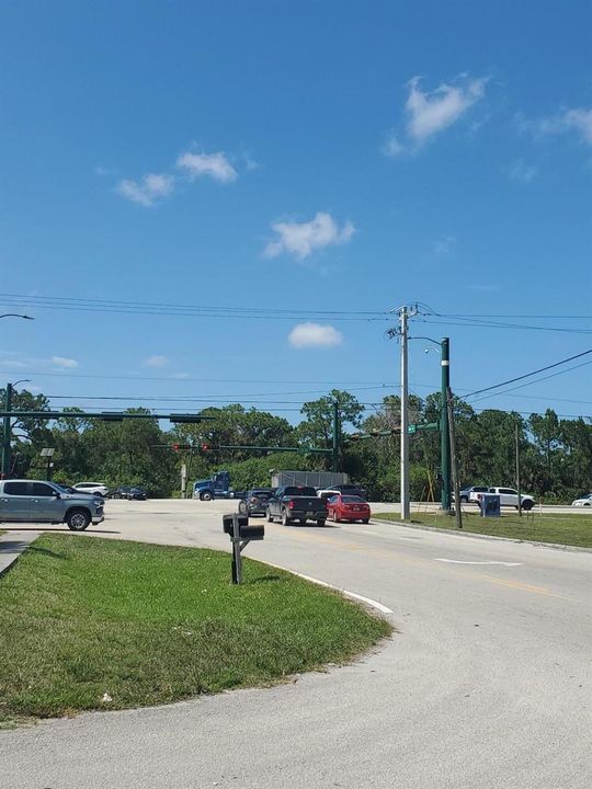 Easy Access to Interstate and downtown a