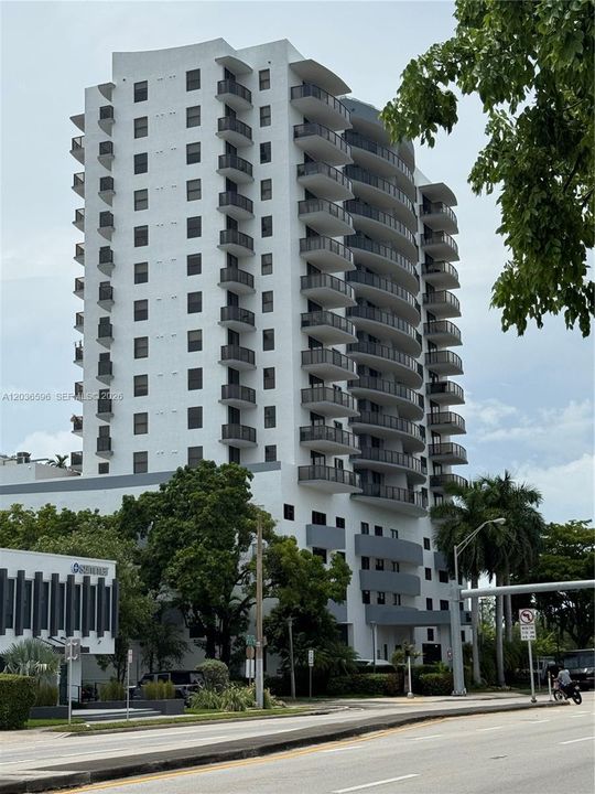 For Rent: $3,300 (2 beds, 2 baths, 1210 Square Feet)