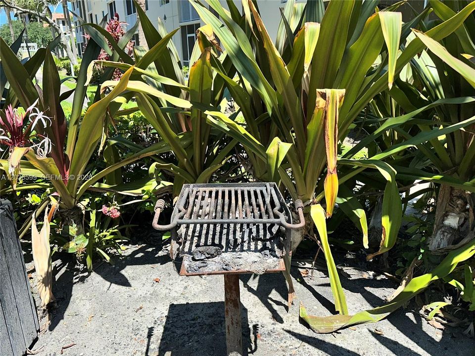 COMMUNITY GRILL