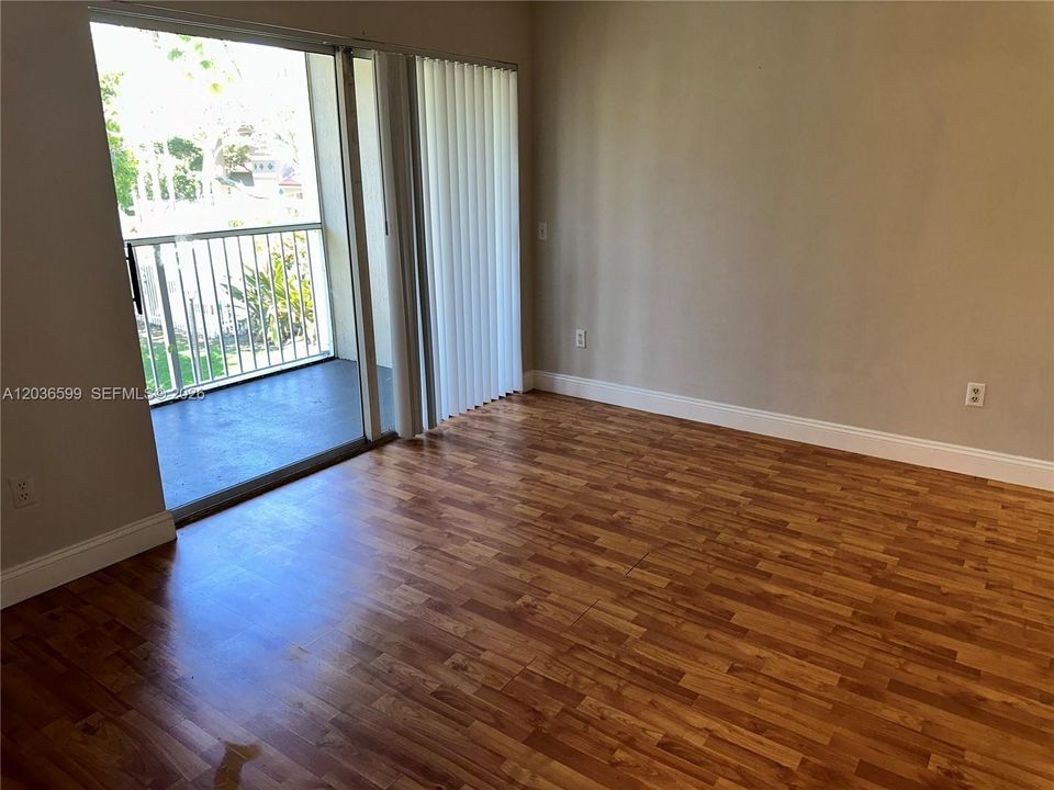 For Rent: $2,400 (2 beds, 2 baths, 820 Square Feet)