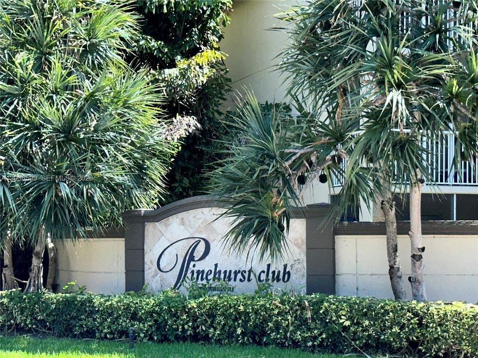 For Rent: $2,400 (2 beds, 2 baths, 820 Square Feet)