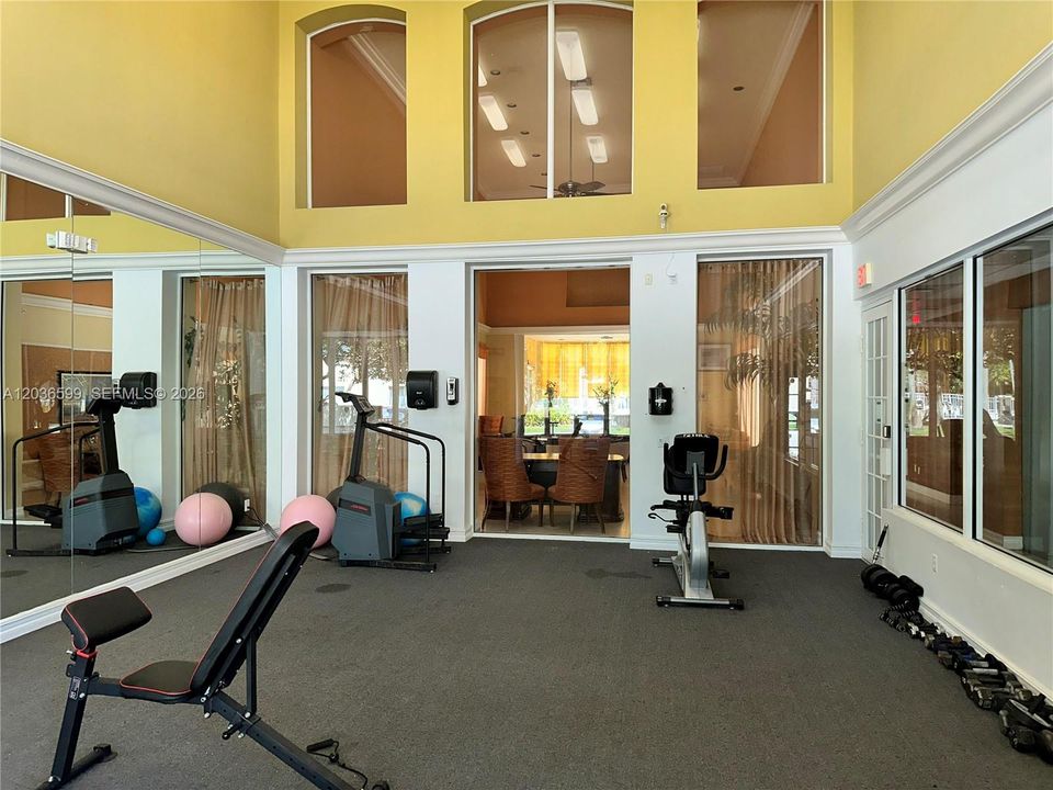 For Rent: $2,400 (2 beds, 2 baths, 820 Square Feet)