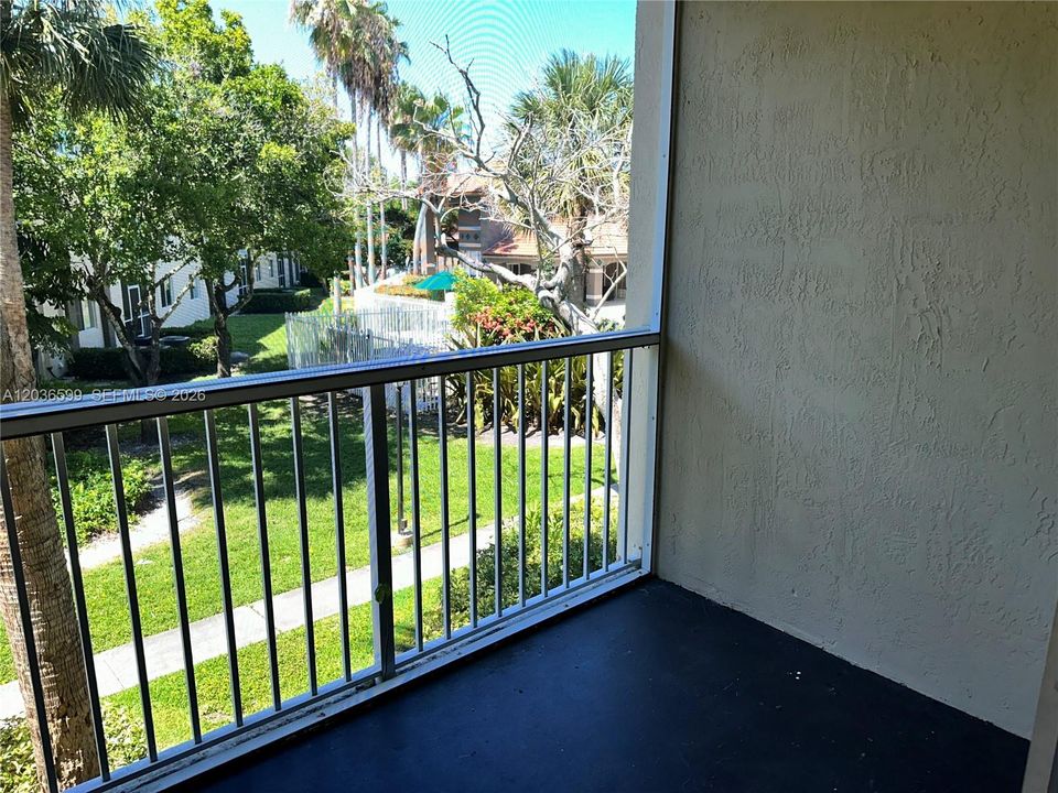 For Rent: $2,400 (2 beds, 2 baths, 820 Square Feet)