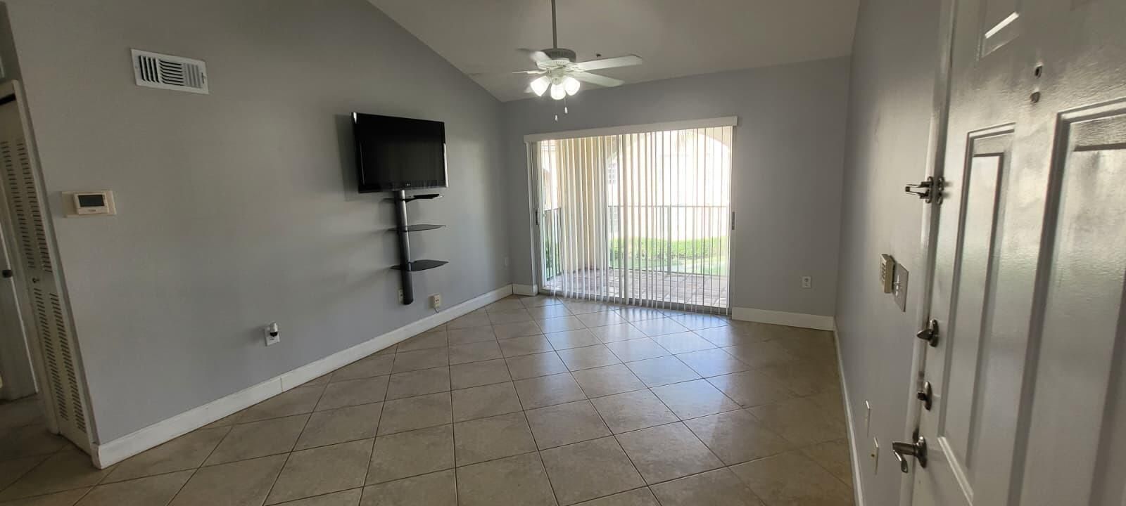 Living room pic 3
