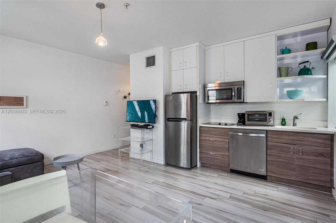 For Rent: $2,250 (1 beds, 1 baths, 482 Square Feet)