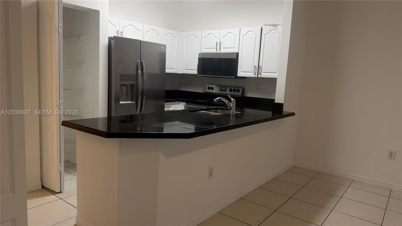 В аренду: $3,200 (3 спален, 2 ванн, 1400 Квадратных фут)