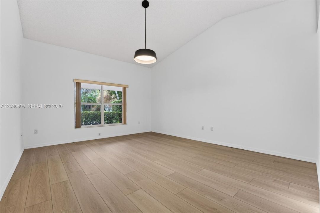 Master Bedroom Pic 1