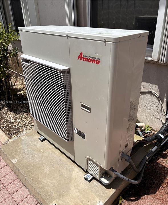 Amana Ultimate Series 700 Stages Super High Efficency AC System - Outside Unit