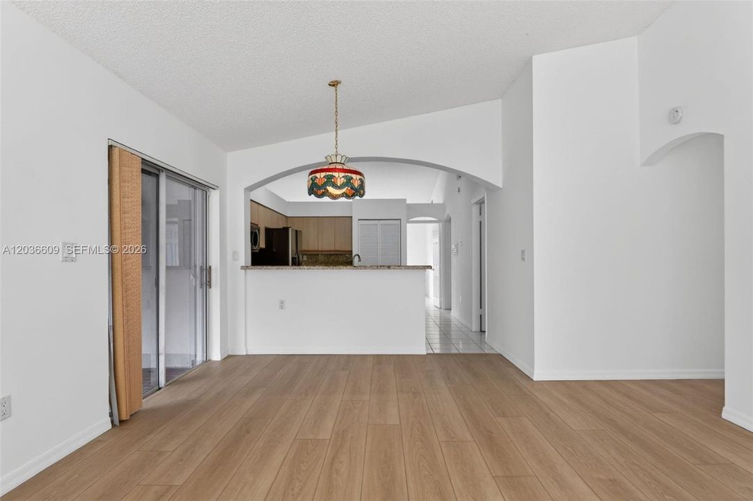 Breakfast Nook Area - Family Room Pic 1