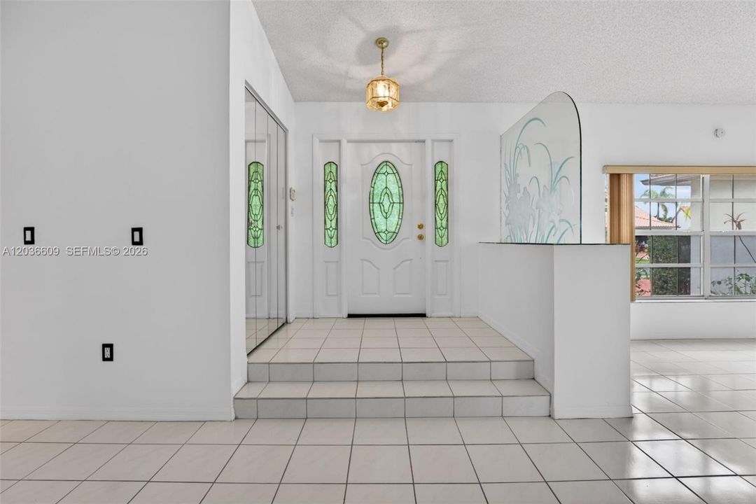 Front Entry Foyer Pic 2