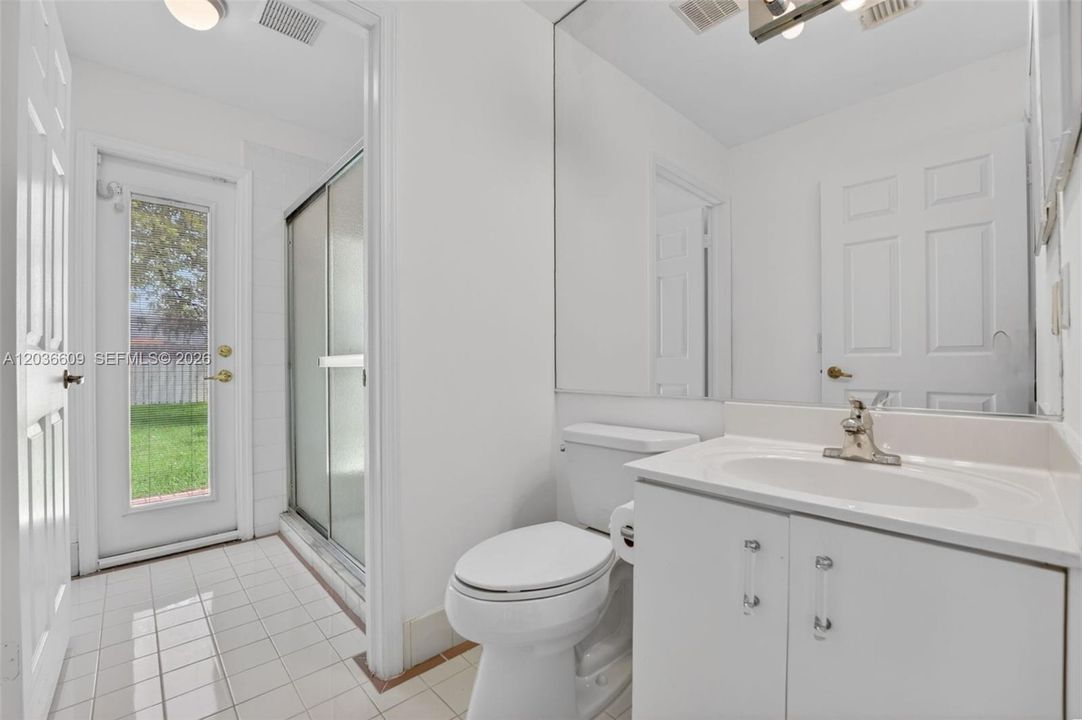 Bathroom #2 Pic 1