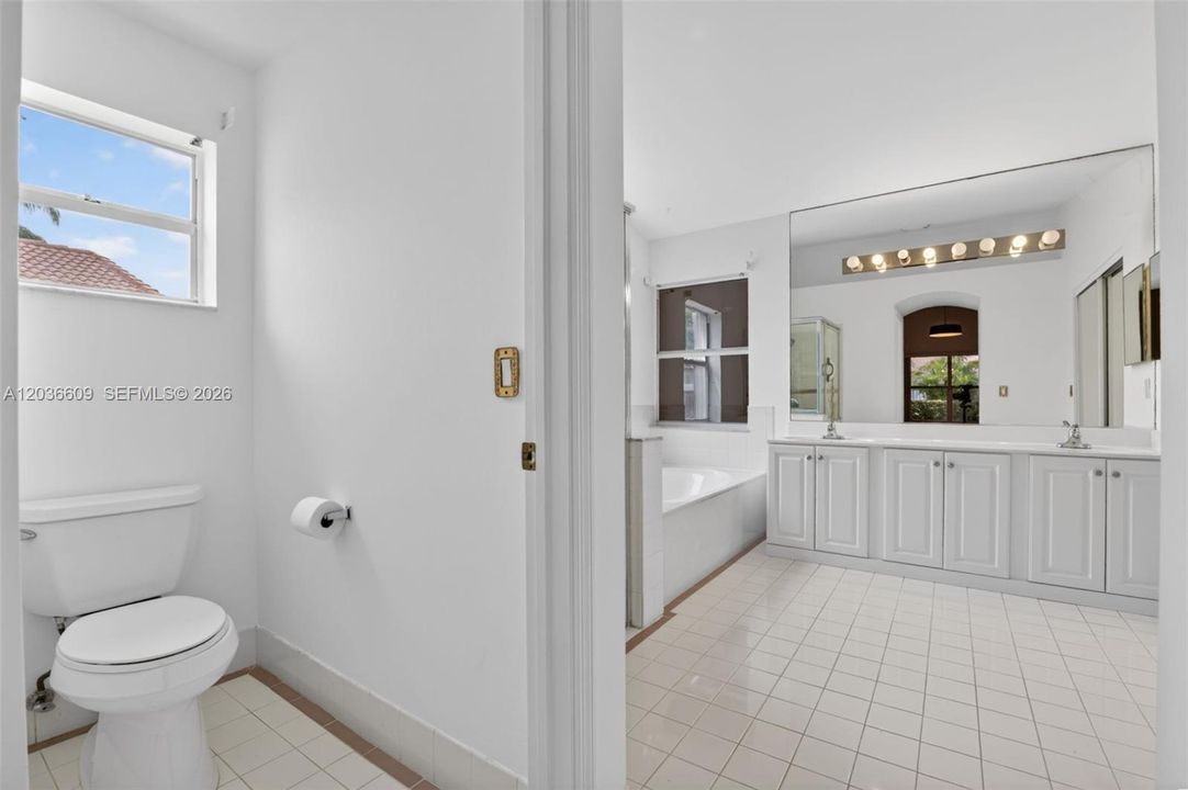 Master Bathroom Pic 1