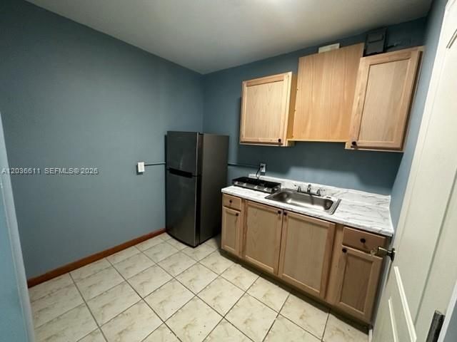 For Rent: $1,100 (1 beds, 1 baths, 1056 Square Feet)