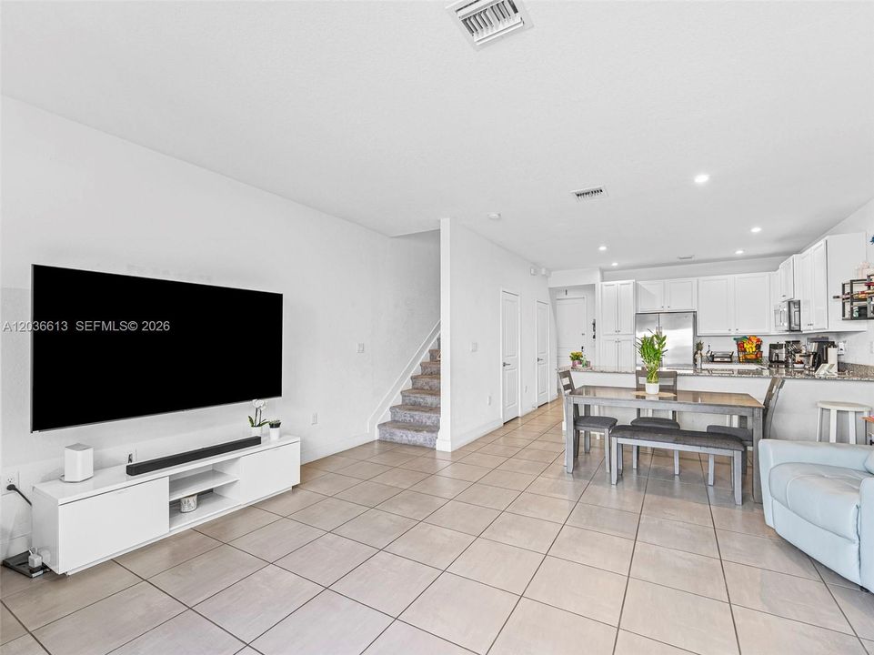 For Rent: $2,800 (3 beds, 2 baths, 0 Square Feet)