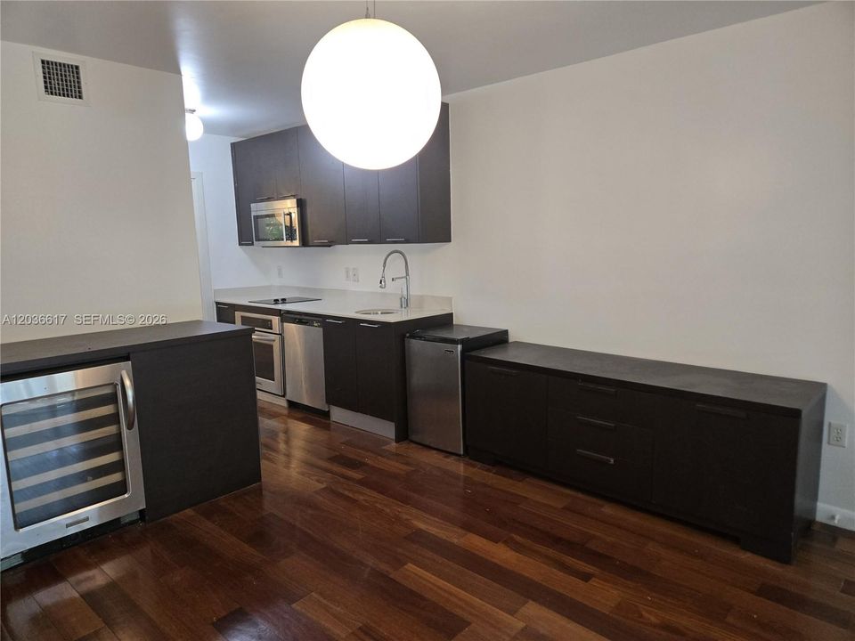 For Rent: $1,950 (1 beds, 1 baths, 436 Square Feet)