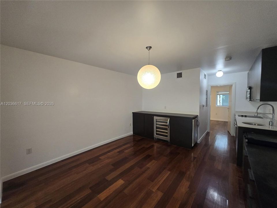 For Rent: $1,950 (1 beds, 1 baths, 436 Square Feet)
