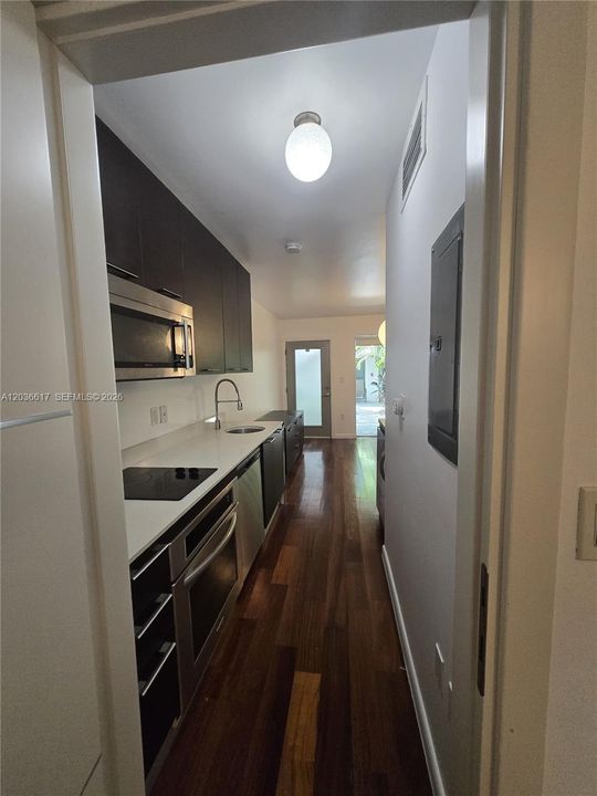 For Rent: $1,950 (1 beds, 1 baths, 436 Square Feet)