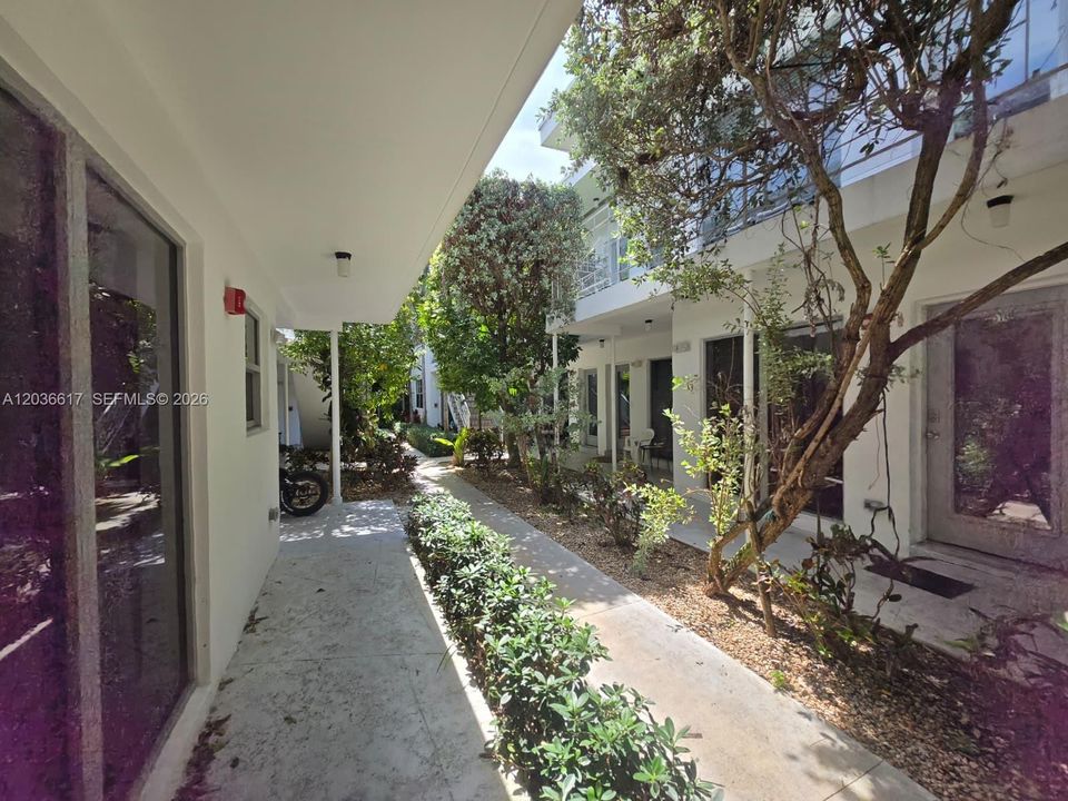 For Rent: $1,950 (1 beds, 1 baths, 436 Square Feet)