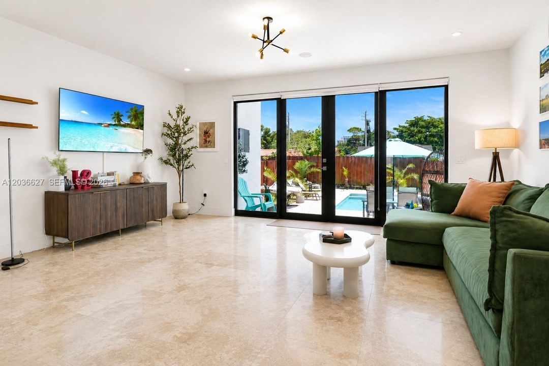 For Sale: $1,150,000 (3 beds, 3 baths, 2185 Square Feet)