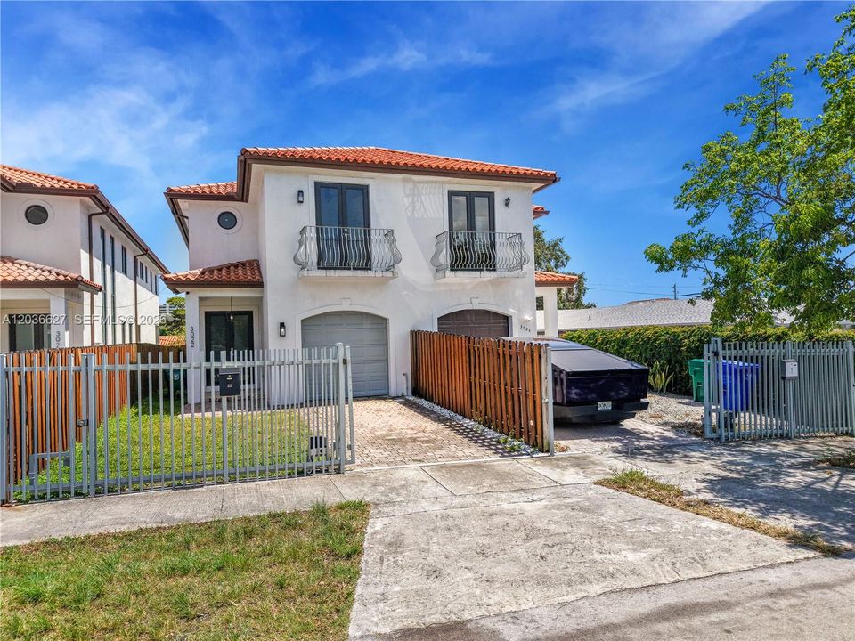 For Sale: $1,150,000 (3 beds, 3 baths, 2185 Square Feet)