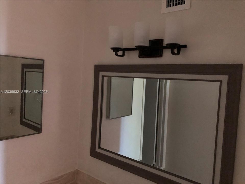 В аренду: $1,900 (1 спален, 1 ванн, 895 Квадратных фут)
