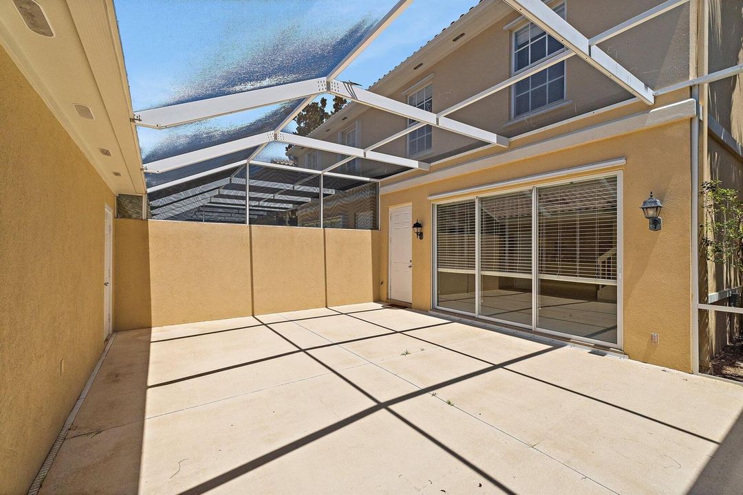 Private Spacious Patio (1)