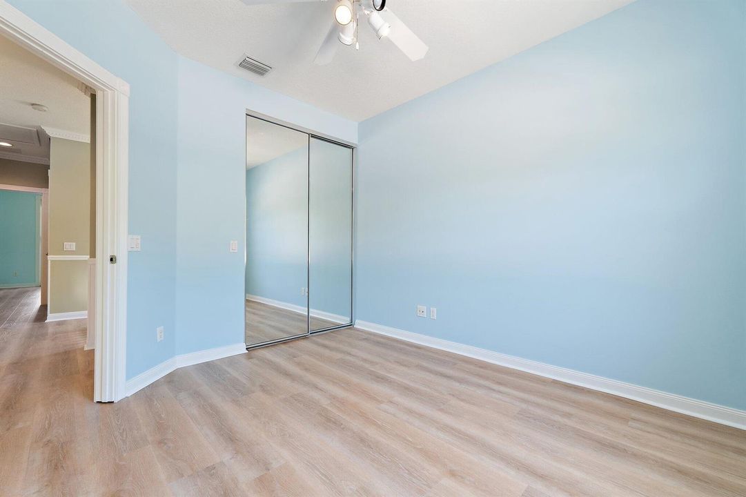 BR 3 - w walkin closet (2)
