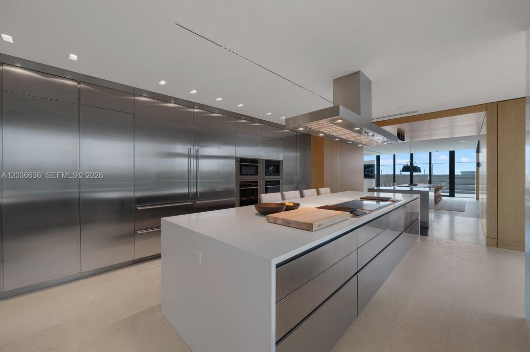 For Sale: $19,995,000 (6 beds, 7 baths, 10515 Square Feet)