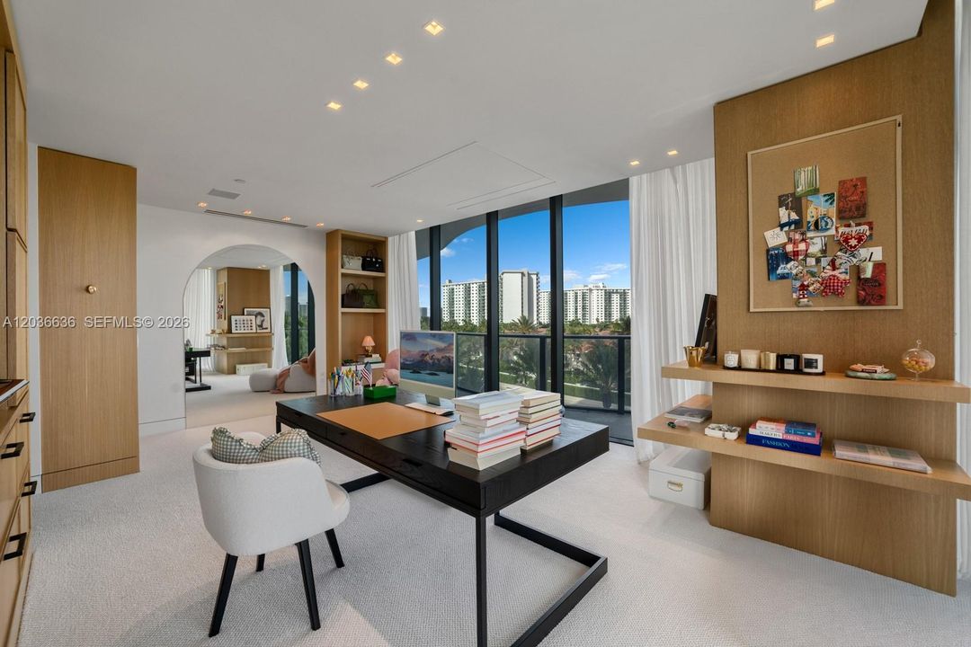 For Sale: $19,995,000 (6 beds, 7 baths, 10515 Square Feet)
