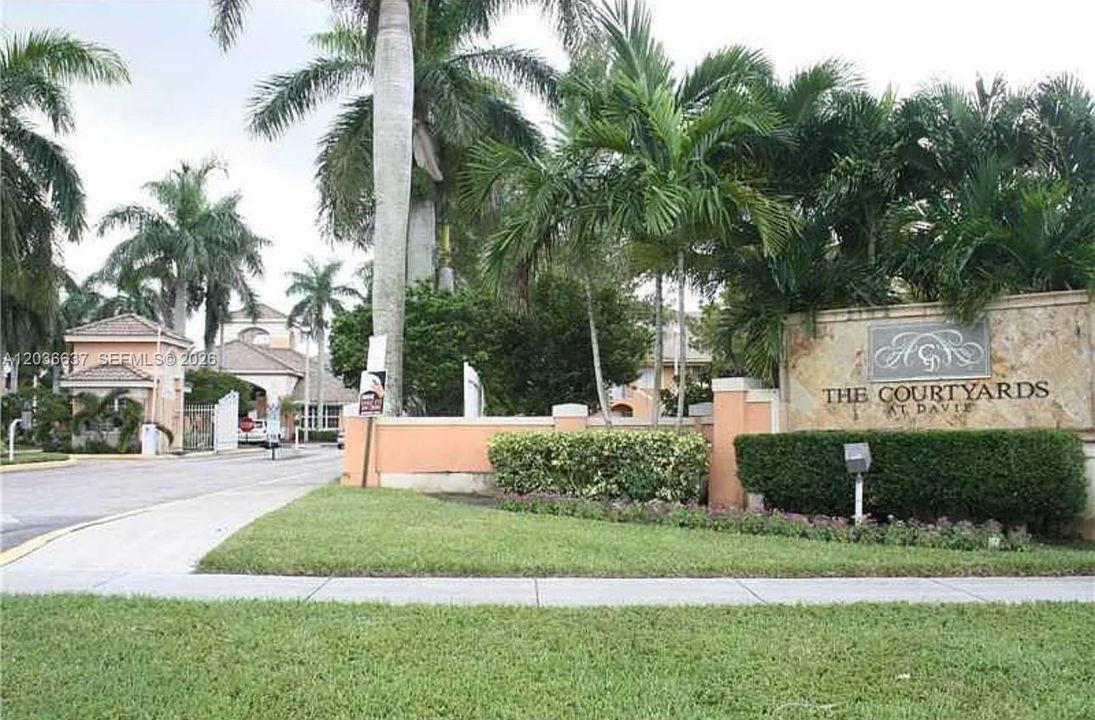 For Rent: $2,500 (2 beds, 2 baths, 963 Square Feet)
