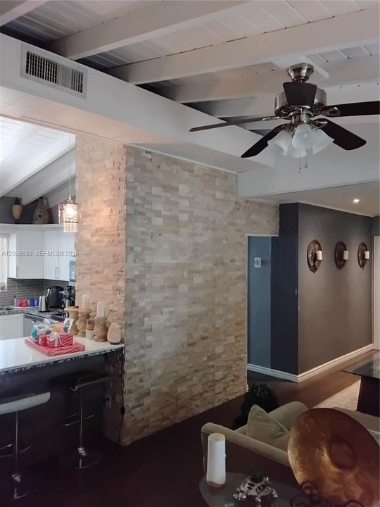 En Venta: $569,000 (3 camas, 2 baños, 1318 Pies cuadrados)