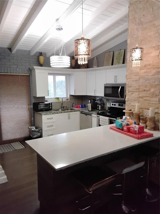 En Venta: $569,000 (3 camas, 2 baños, 1318 Pies cuadrados)