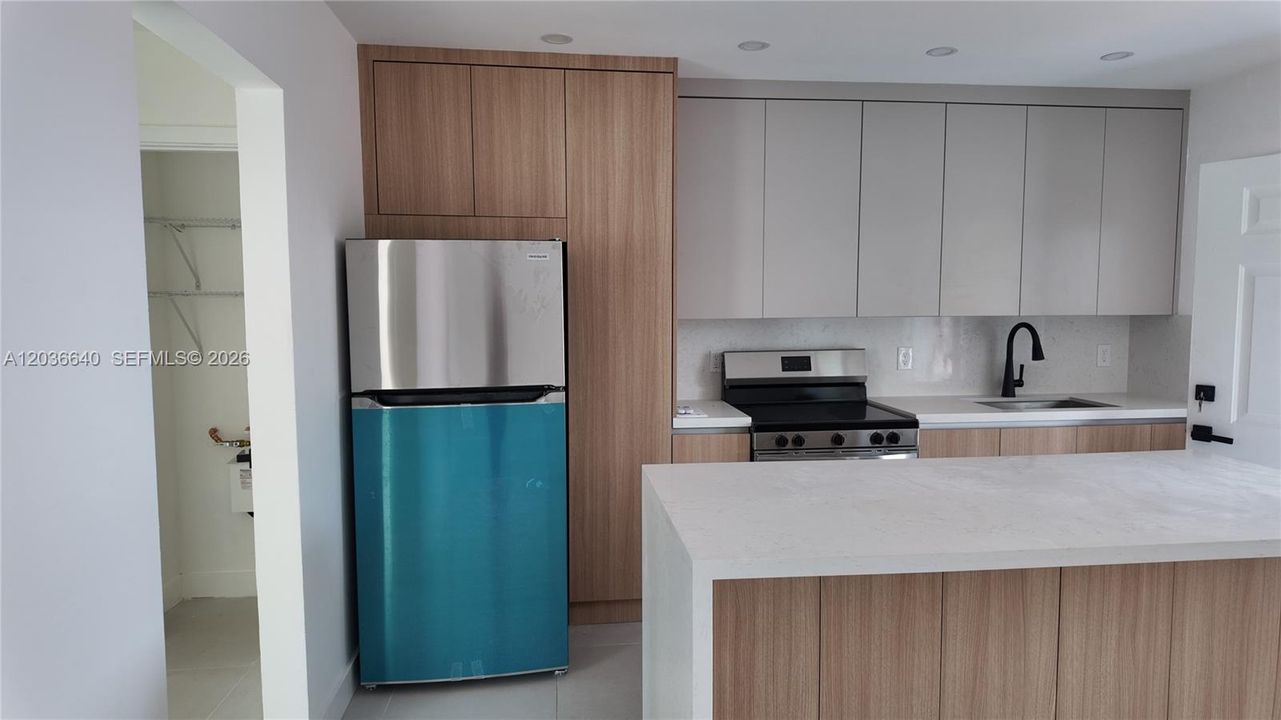 В аренду: $2,350 (1 спален, 1 ванн, 697 Квадратных фут)