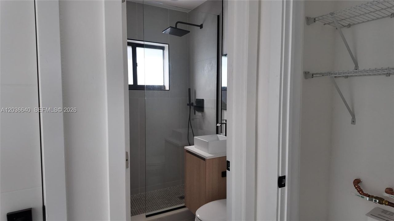 В аренду: $2,350 (1 спален, 1 ванн, 697 Квадратных фут)
