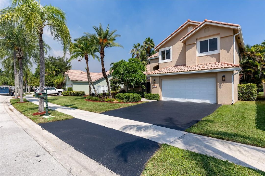 For Sale: $1,100,000 (4 beds, 3 baths, 2394 Square Feet)