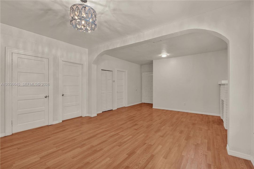 En Renta: $3,000 (3 camas, 2 baños, 2472 Pies cuadrados)