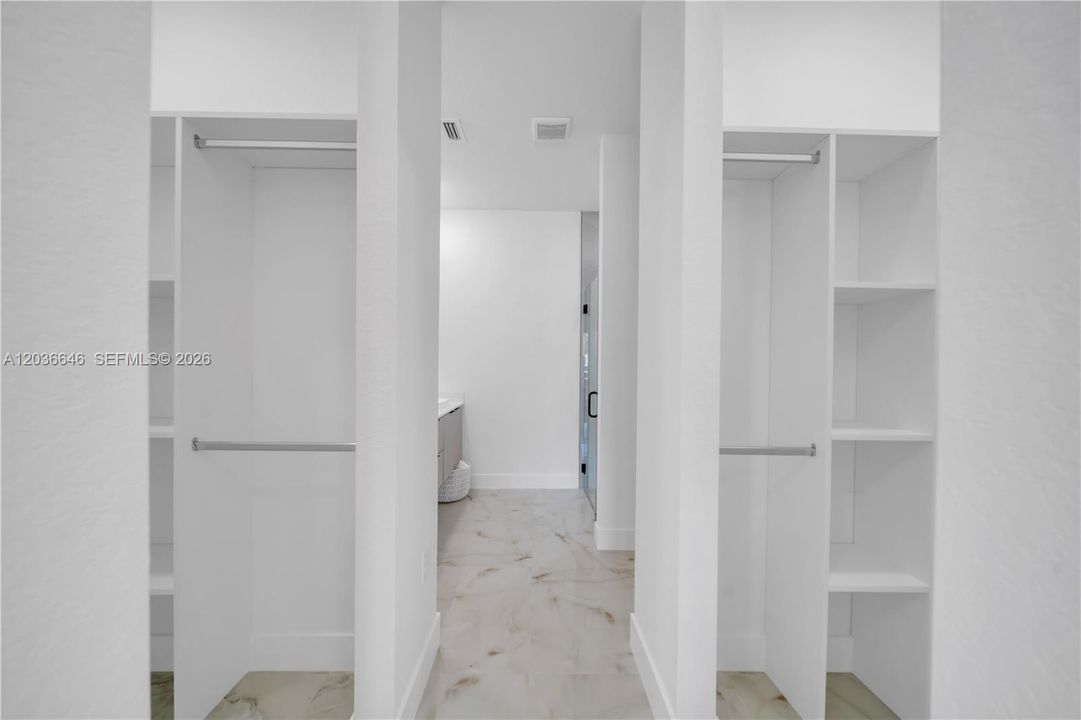 For Sale: $349,900 (3 beds, 2 baths, 1571 Square Feet)