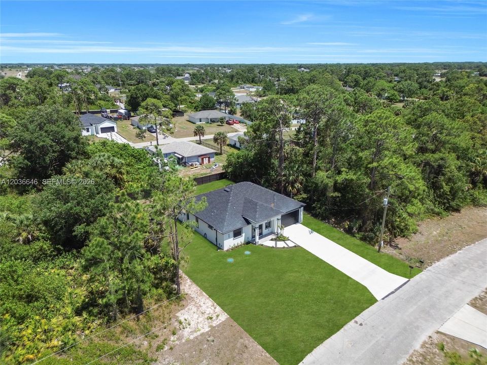 For Sale: $349,900 (3 beds, 2 baths, 1571 Square Feet)