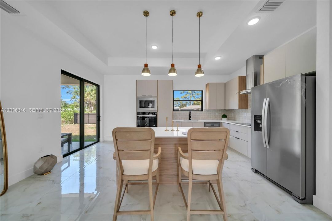 For Sale: $349,900 (3 beds, 2 baths, 1571 Square Feet)