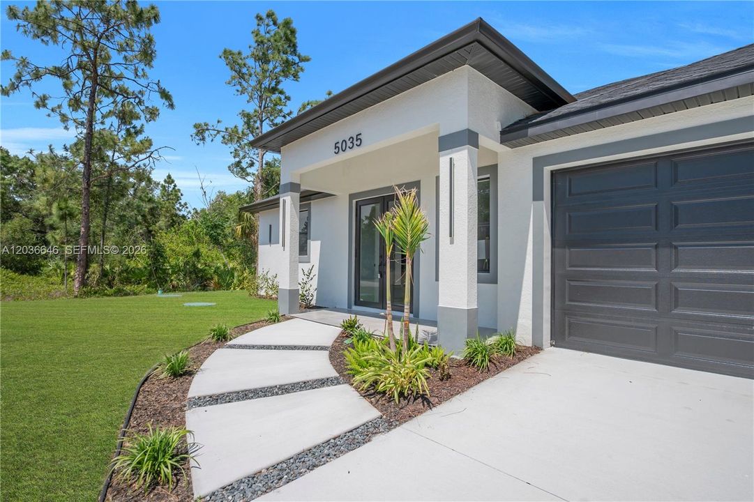 For Sale: $349,900 (3 beds, 2 baths, 1571 Square Feet)