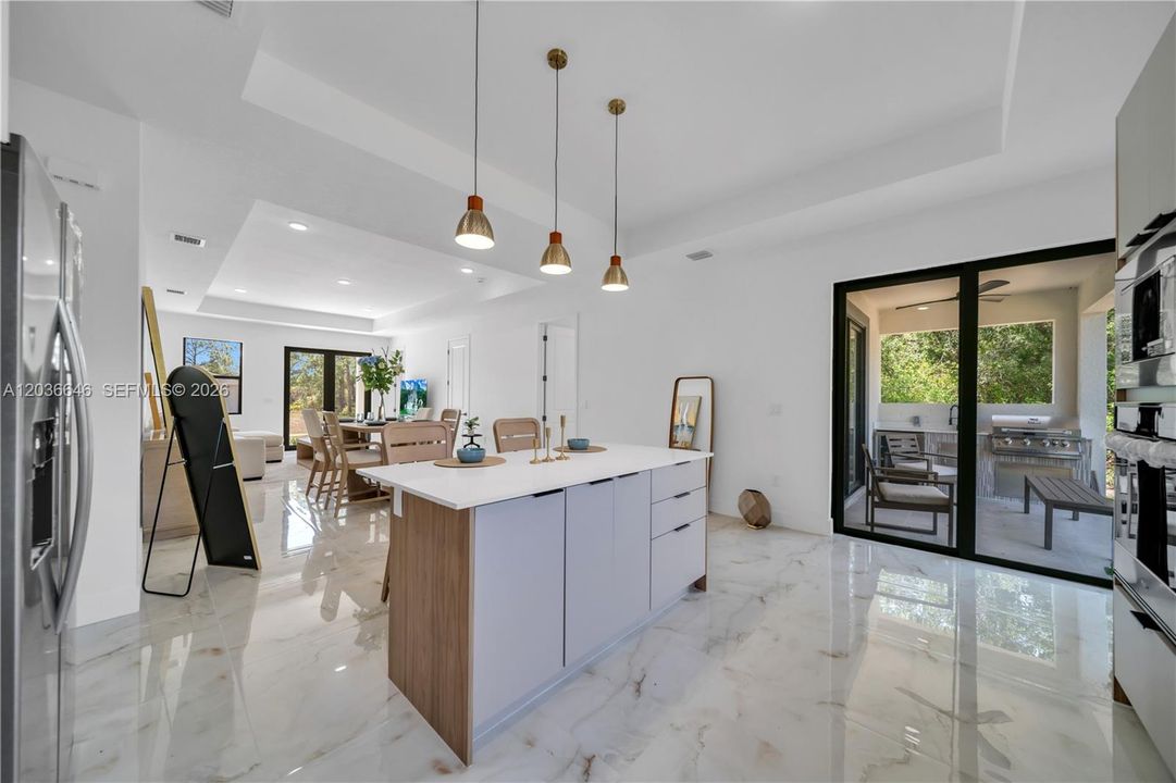For Sale: $349,900 (3 beds, 2 baths, 1571 Square Feet)