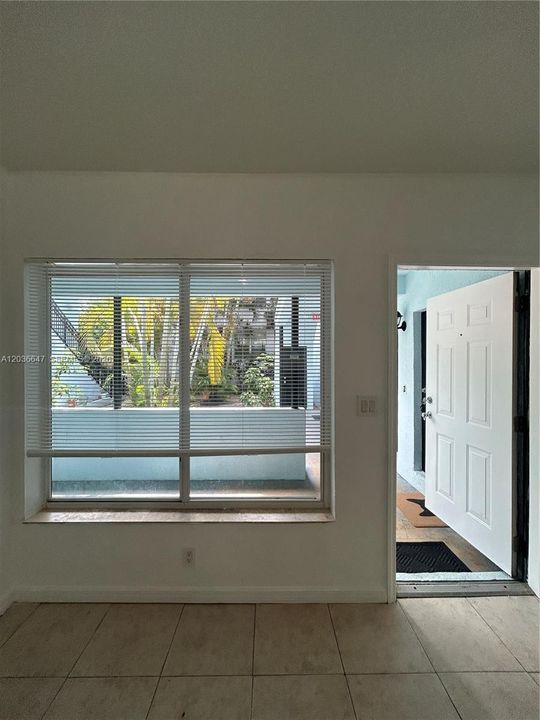В аренду: $1,950 (1 спален, 1 ванн, 10243 Квадратных фут)
