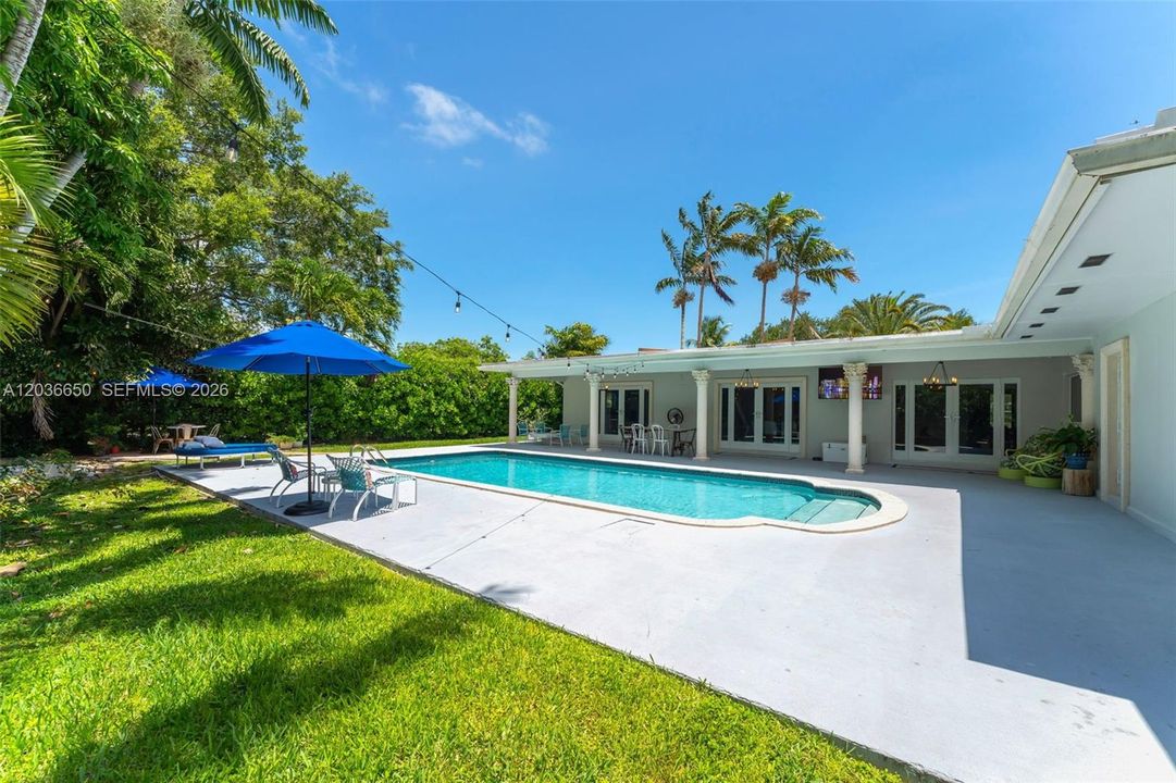 For Sale: $2,650,000 (4 beds, 4 baths, 2504 Square Feet)