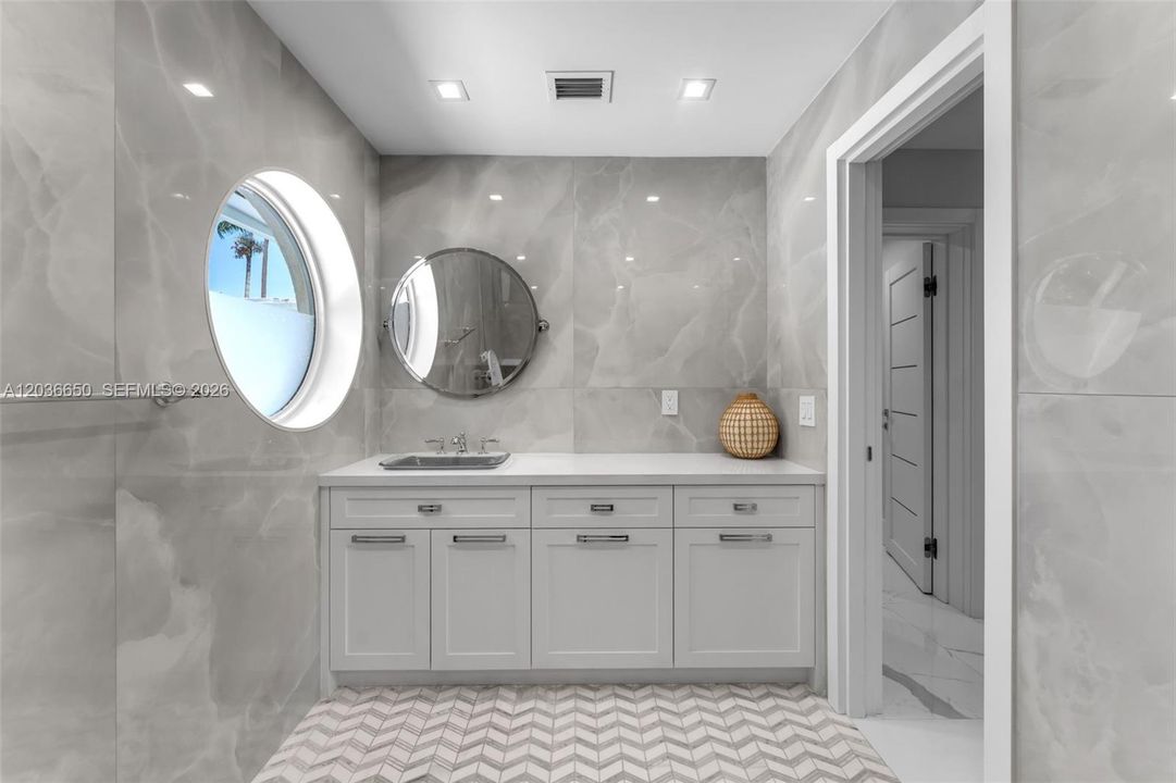 For Sale: $2,650,000 (4 beds, 4 baths, 2504 Square Feet)