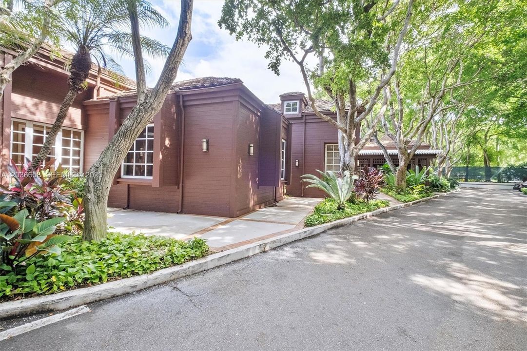 For Sale: $475,000 (2 beds, 2 baths, 1538 Square Feet)