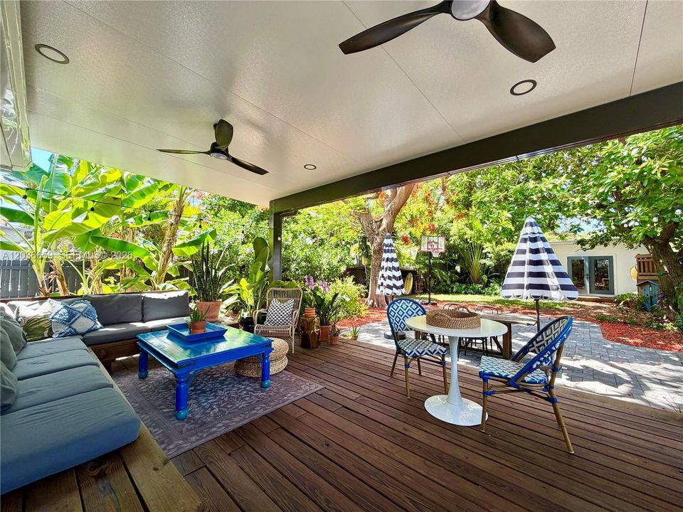 En Venta: $899,000 (3 camas, 2 baños, 970 Pies cuadrados)