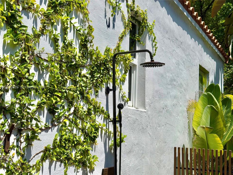En Venta: $899,000 (3 camas, 2 baños, 970 Pies cuadrados)
