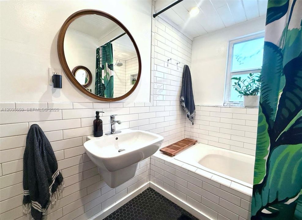 En Venta: $899,000 (3 camas, 2 baños, 970 Pies cuadrados)